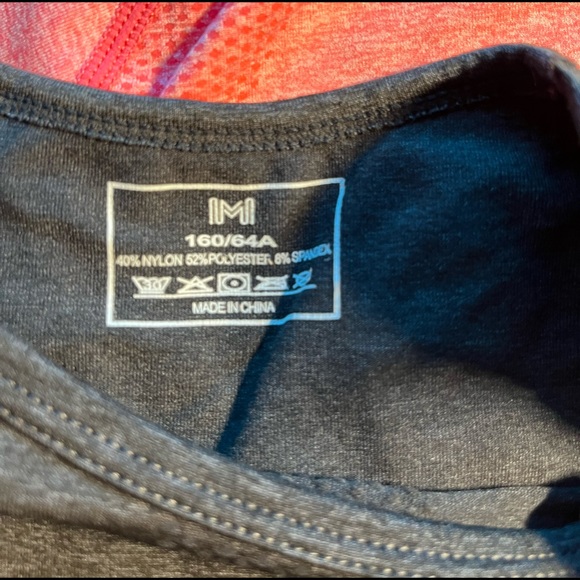 4 working out shirts for women that are great and have gorgeous colors. - Picture 5 of 7